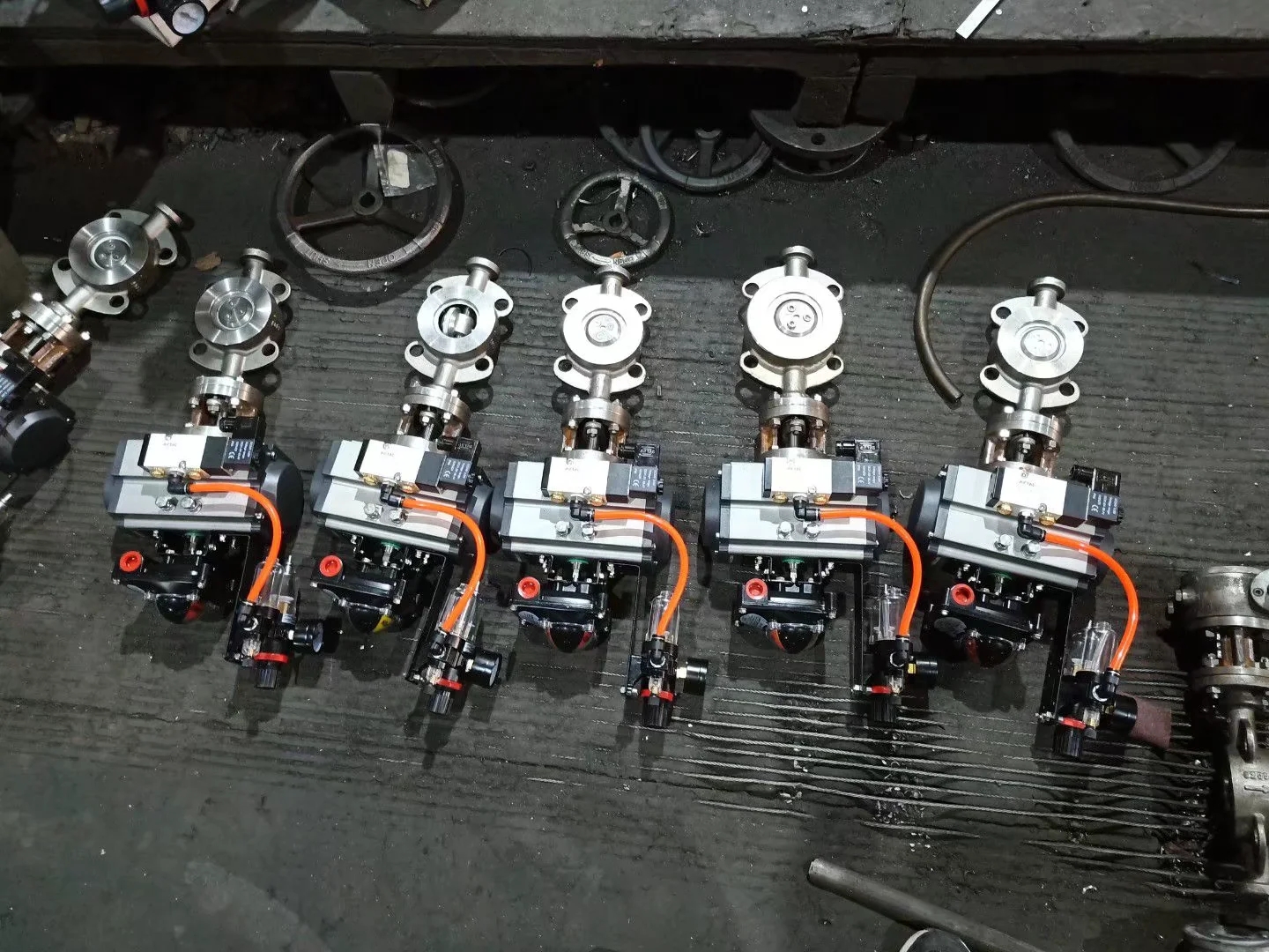 Stainless steel gas-hydraulic butterfly valve